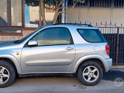 Begagnad Toyota RAV4 116 HK (85 kW) 2002 Grå SUV
