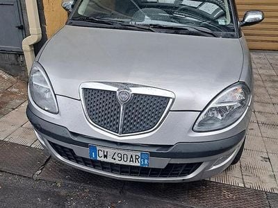 Usata Lancia Ypsilon 70 CV (51 kW) 2006 Grigio Utilitaria