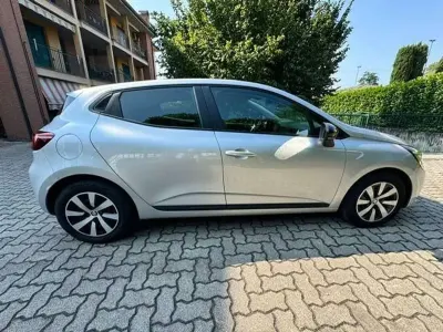 Usata Renault Clio V Equilibre 91 CV (66 kW) 2023 Argento Berlina