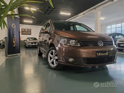 Käytetty VW Touran Comfortline 105 HP (77 kW) 2012 Ruskea Tila-auto