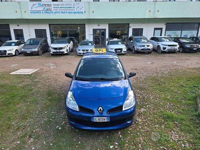 Usata Renault Clio II 65 CV (47 kW) 2008 Bianco Berlina