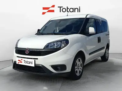 Usata Fiat Doblò Lounge 105 CV (77 kW) 2021 Bianco Monovolume
