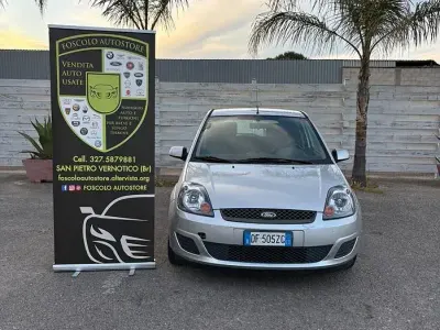 Usata Ford Fiesta 68 CV (50 kW) 2007 Grigio Utilitaria