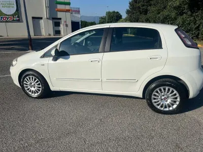 Usata Fiat Grande Punto Dynamic 77 CV (56 kW) 2009 Utilitaria