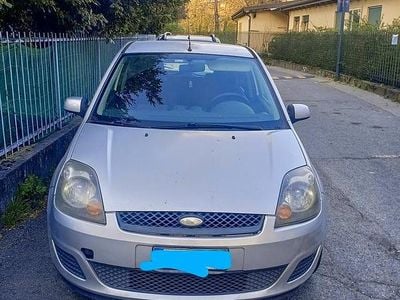 Usado Ford Fiesta Ghia 2006 Cinzento Citadino