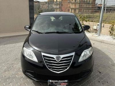 usata Lancia Ypsilon 1.2 69 CV 5 porte*-^