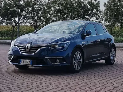 Usata Renault Mégane IV Intens 132 CV (97 kW) 2018 Blu/azzurro Berlina