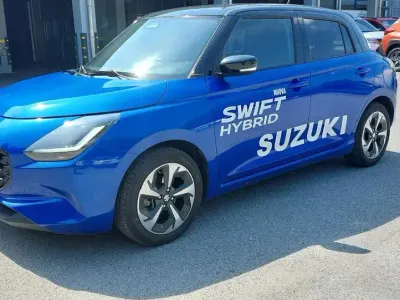 Usata Suzuki Swift 82 CV (60 kW) 2024 Blu Utilitaria