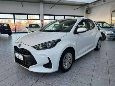 Usata Toyota Yaris Hybrid Business Edition 92 CV (67 kW) 2022 Bianco Berlina