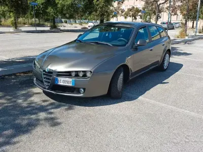 Usata Alfa Romeo 159 120 CV (88 kW) 2010 Marrone Station wagon