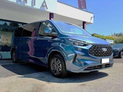 Usata Ford Tourneo Titanium 136 CV (100 kW) 2024 Chrome blue Monovolume