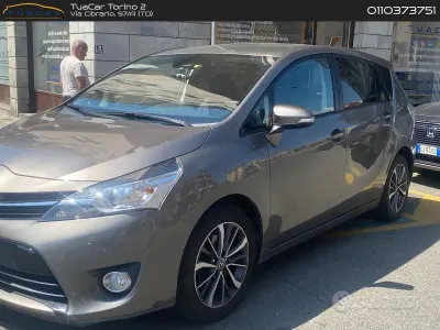 Usata Toyota Verso Active 111 CV (81 kW) 2016 Grigio Monovolume