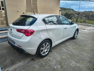 Usata Alfa Romeo Giulietta 105 CV (77 kW) 2011 Bianco Utilitaria