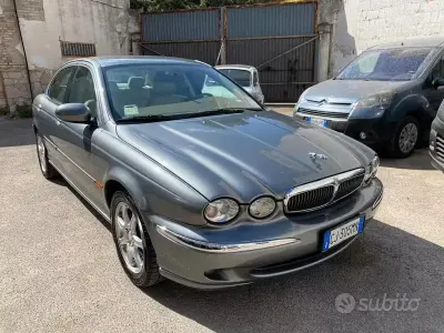 Usata Jaguar X-type Executive 156 CV (114 kW) 2004 Grigio Berlina