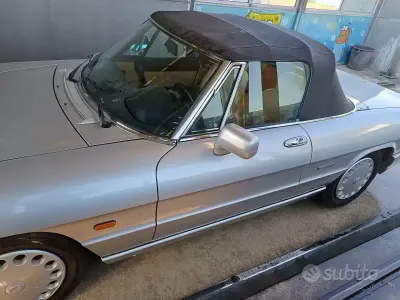 Usata Alfa Romeo Spider 106 CV (77 kW) 1991 Grigio Cabrio