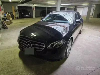Usata Mercedes E220 194 CV (142 kW) 2016 Nero Berlina