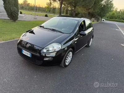 Usata Fiat Punto Lounge 75 CV (55 kW) 2015 Nero Utilitaria
