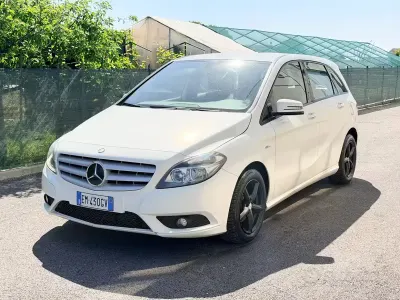 Usata Mercedes B180 109 CV (80 kW) 2012 Bianco Monovolume
