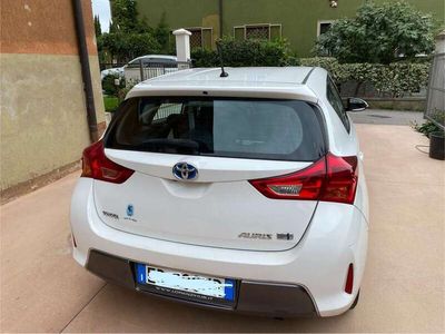 Toyota Auris Hybrid