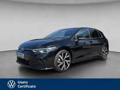 Usata VW Golf VIII R-line 150 CV (110 kW) 2023 Nero pastello Berlina