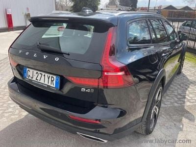 Usata Volvo V60 CC 197 CV (144 kW) 2022 Onyx black Station wagon