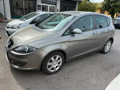 Begagnad Seat Altea 105 HK (77 kW) 2006 Grå Minibuss