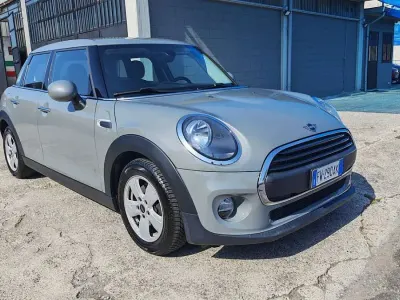 Usata Mini ONE 102 CV (75 kW) 2018 Grigio Utilitaria