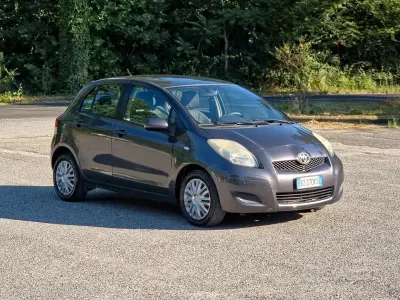 Usata Toyota Yaris 90 CV (66 kW) 2009 Grigio Utilitaria