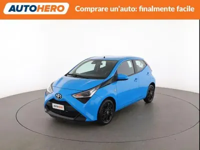 Usata Toyota Aygo X-play 72 CV (52 kW) 2020 Blu Utilitaria