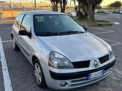 Gebraucht Renault Clio II 58 PS (42 kW) 2004 Grau Limousine