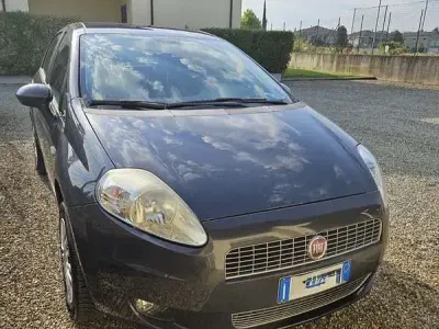 Usata Fiat Grande Punto 77 CV (56 kW) 2010 Grigio Utilitaria
