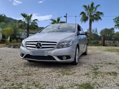 Usata Mercedes B180 109 CV (80 kW) 2012 Grigio Monovolume