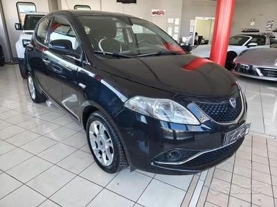 Begagnad Lancia Ypsilon 69 HK (50 kW) 2016 Svart Halvkombi