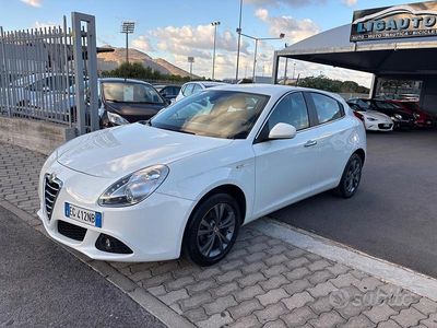 Usata Alfa Romeo Giulietta Distinctive 120 CV (88 kW) 2011 Bianco Utilitaria