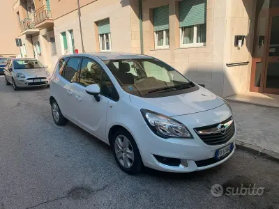 Usata Opel Meriva 95 CV (69 kW) 2016 Bianco Monovolume