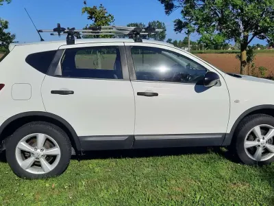 Usata Nissan Qashqai Visia 110 CV (80 kW) 2009 Bianco SUV