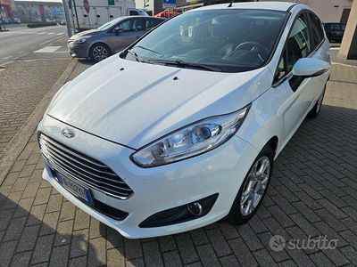 Usata Ford Fiesta Titanium 80 CV (58 kW) 2016 Bianco pastello Berlina