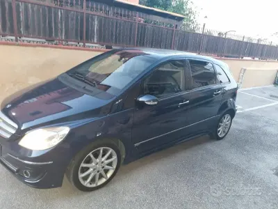 Usata Mercedes B200 140 CV (102 kW) 2007 Blu Monovolume