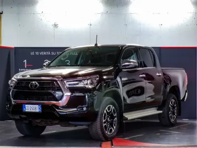 Usata Toyota HiLux Executive 150 CV (110 kW) 2021 Black met.  218 Pick-up