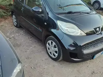 Usata Peugeot 107 68 CV (50 kW) 2009 Nero Utilitaria