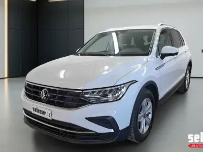 Usata VW Tiguan Life 150 CV (110 kW) 2022 0q bianco puro SUV