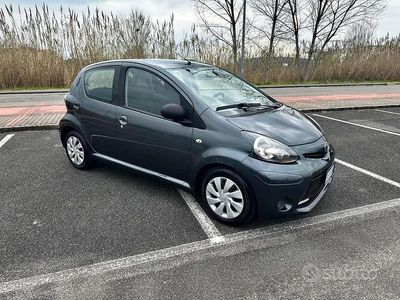 Usata Toyota Aygo 68 CV (50 kW) 2014 Nero Utilitaria