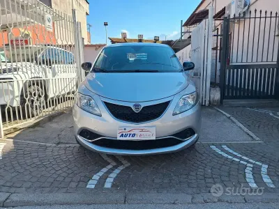 Usata Lancia Ypsilon Silver 69 CV (50 kW) 2017 Grigio Utilitaria