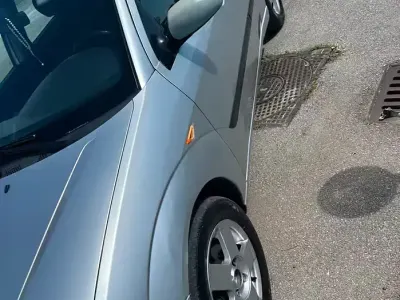 Begagnad Ford Focus 115 HK (84 kW) 2004 Grå Sedan