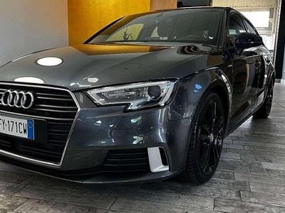 Usado Audi A3 S-Line 116 CV (85 kW) 2019 Gris Berlina
