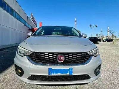 Usata Fiat Tipo 95 CV (69 kW) 2017 Grigio Berlina