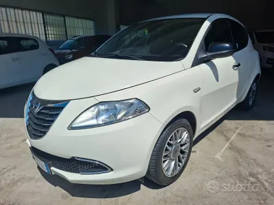 Usata Lancia Ypsilon Silver 69 CV (50 kW) 2012 Bianco Utilitaria