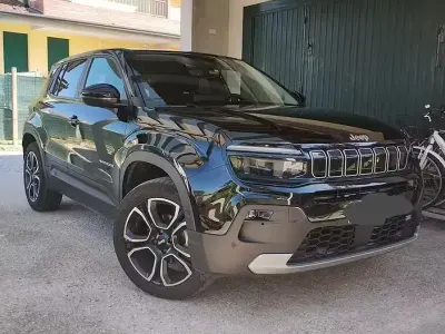 Usata Jeep Avenger 101 CV (74 kW) 2024 Nero SUV