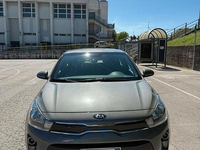 Usata Kia Rio 84 CV (61 kW) 2020 Verde Utilitaria
