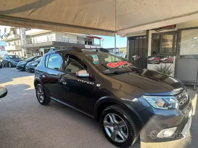 Usata Dacia Sandero Acces 101 CV (74 kW) 2020 Nero Berlina